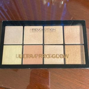 Makeup revelation highlighter palette